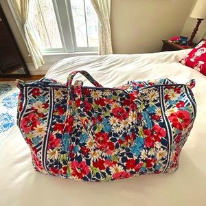 Vera Bradley duffel/overnight bag.
